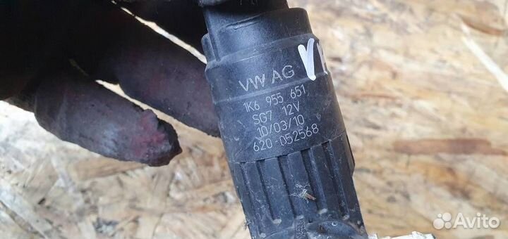 Насос омывателя Volkswagen Tiguan 2007-2011