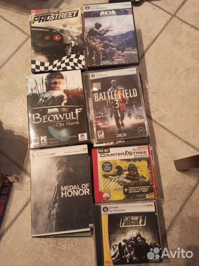 DVD, CD, VHS всего около 500 может больше