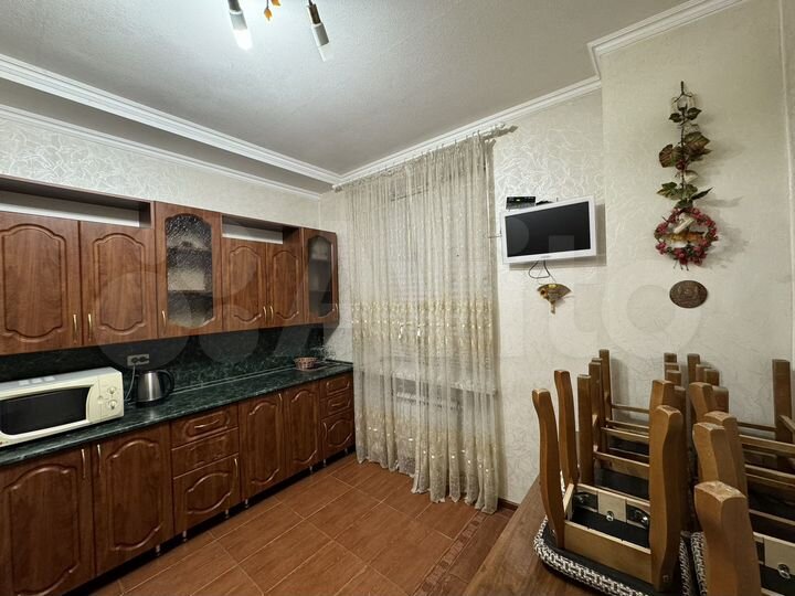 2-к. квартира, 65 м², 1/3 эт.