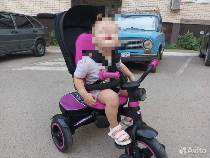 Трехколесный велосипед с ручкой