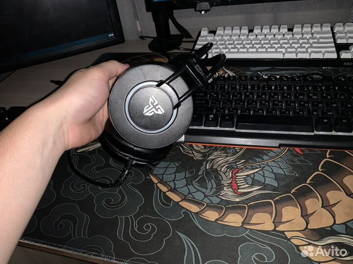 Клава и наушники