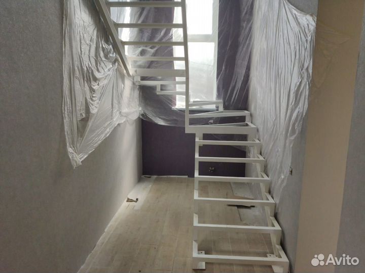 Лестница на металлическом каркасе