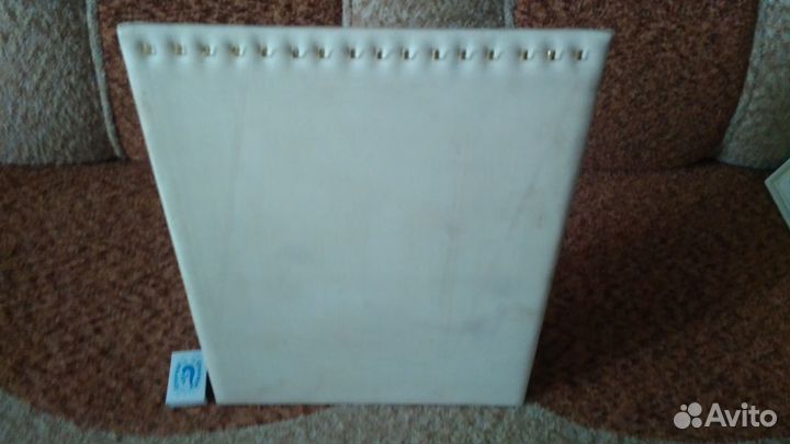 Подставка под ювелирные изделия или значки,монеты