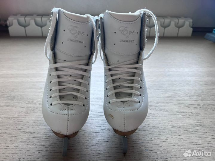 Фигурные коньки Jackson