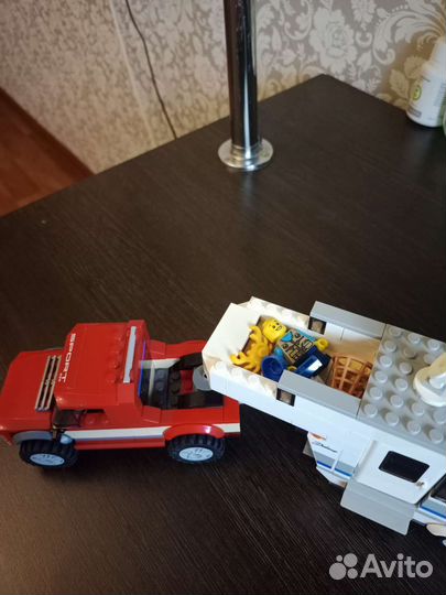 Lego City, Дом на колёсах (пикап)