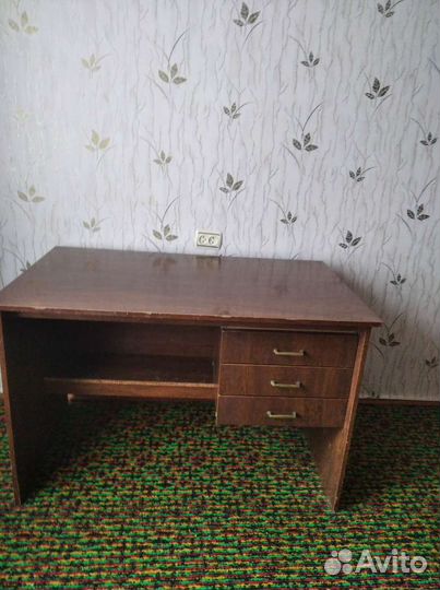 Письменный стол