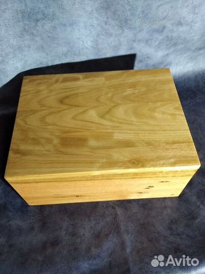 Деревянная шкатулка