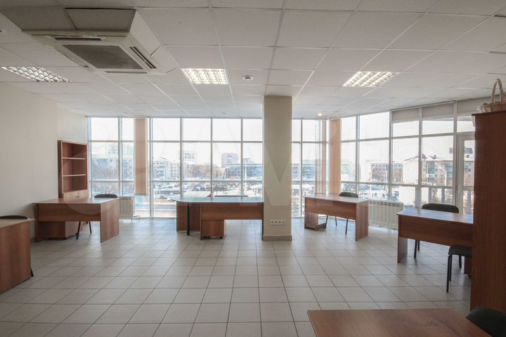 Офис с арендатором, 104 м²