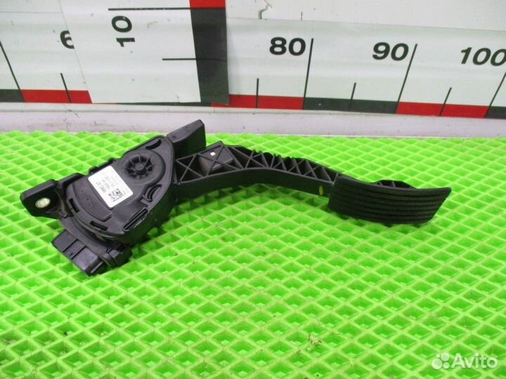 Педаль газа Mitsubishi Pajero Sport 3