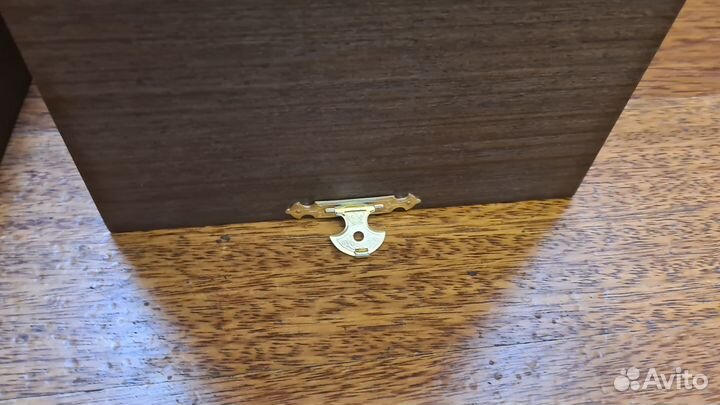 Коробка подарочная деревянная