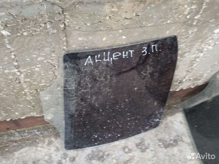 Стекло двери Hyundai Accent