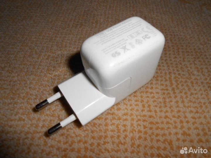 Сетевое зарядное устройство Apple A5224TM