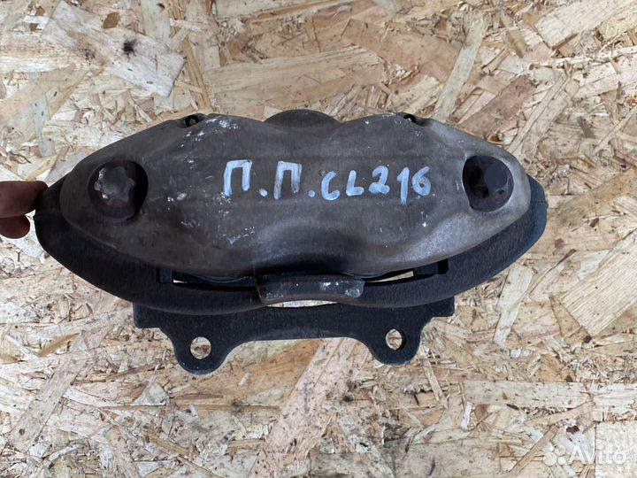 Суппорт передний правый Мерседес w216