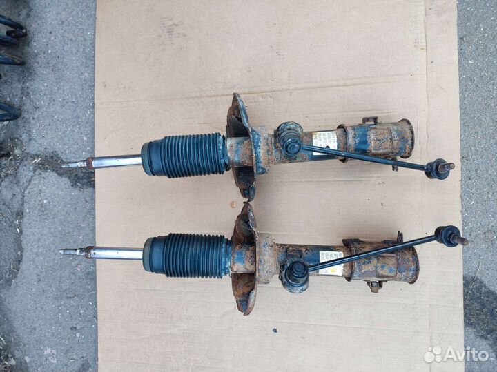 Стойка передняя к-т Hyundai starex H1