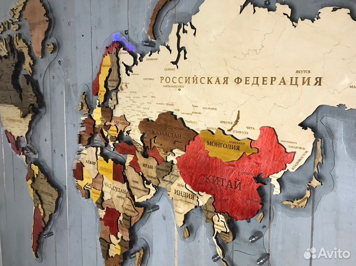 Карта мира из дерева, панно на стену