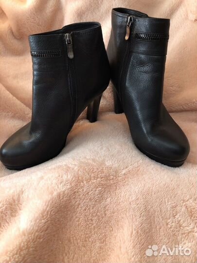 Женские черные ботильоны 39 размера (новые)