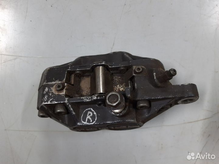 Суппорт передний правый Сузуки Бандит 400