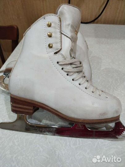 Фигурные коньки jackson