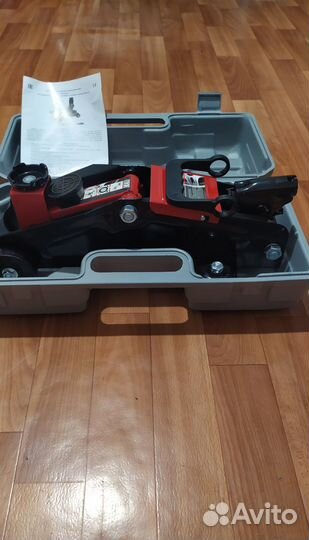 Домкрат подкатной 2т