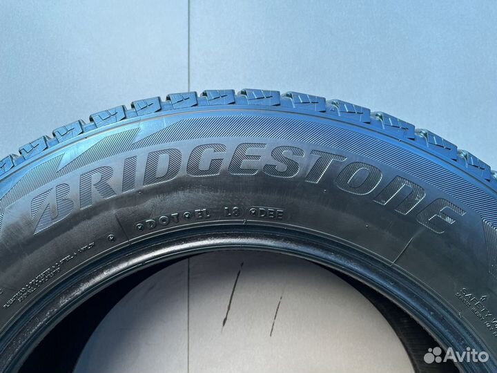 Bridgestone Blizzak DM-V2 235/65 R17