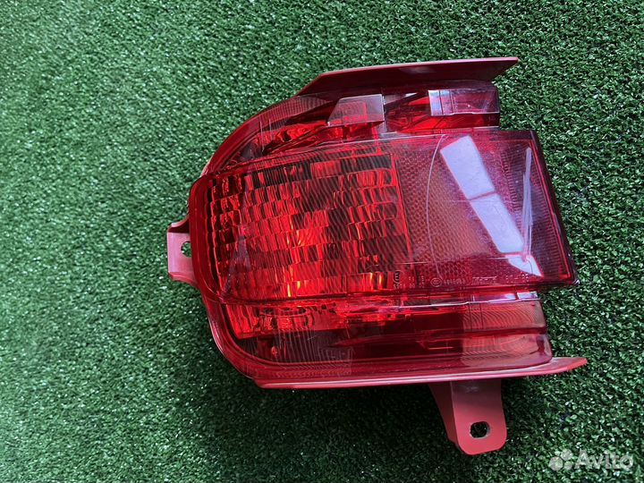 Задняя левая туманка toyota LC200