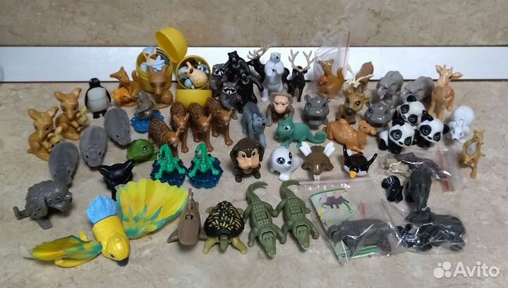 Игрушки из киндера Смурфики и Натунс