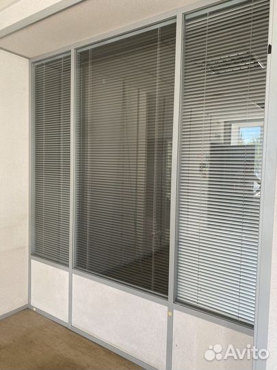 Стеклянная перегородка