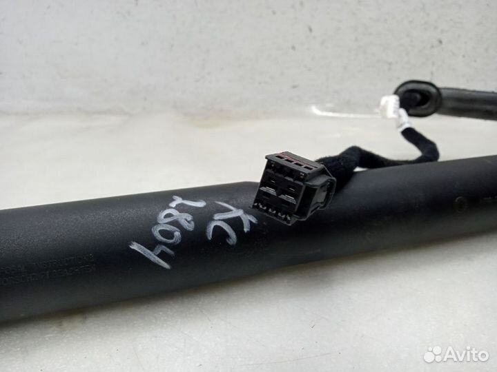 Амортизатор багажника volkswagen tiguan