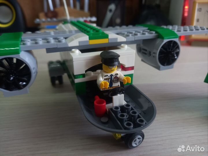Lego City 60101 Грузовой самолёт в аэропорту
