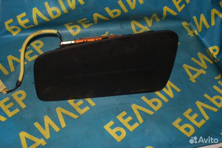 Подушка безопасности в торпедо Nissan Cube