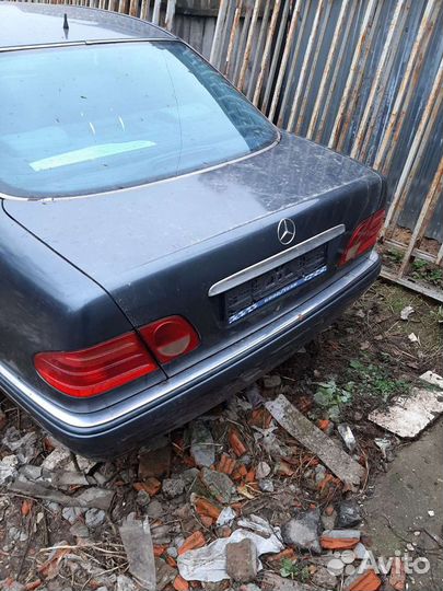 Задние фонари на мерседес е210 2.4л А.Т авангард