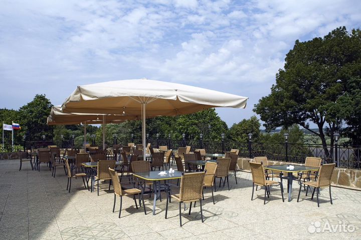 Уличные зонты с центральной опорой