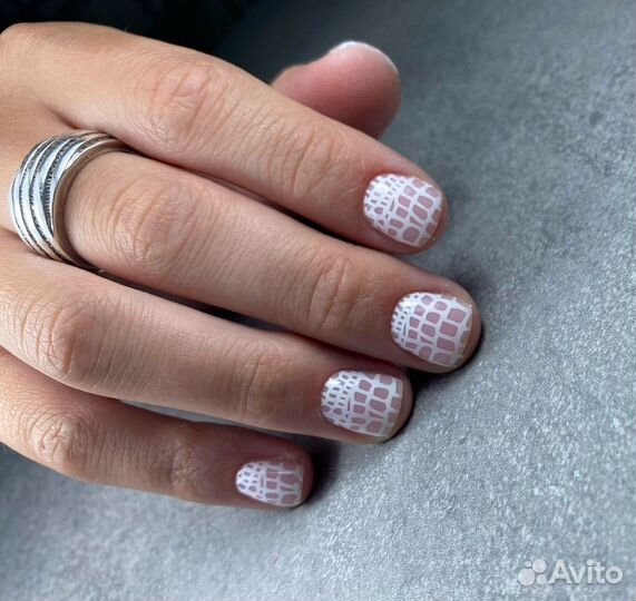 Модель на маникюр и педикюр