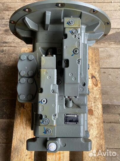 Liebherr R 920 - R 922double pump A28 V