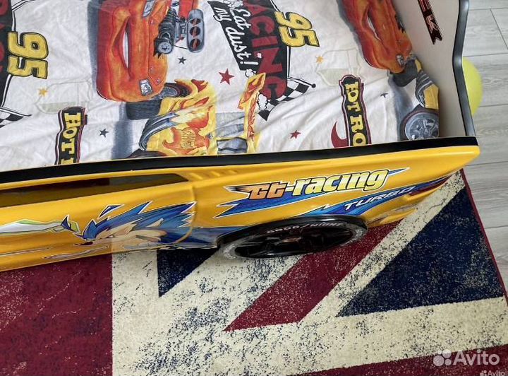 Детская кровать в виде машины