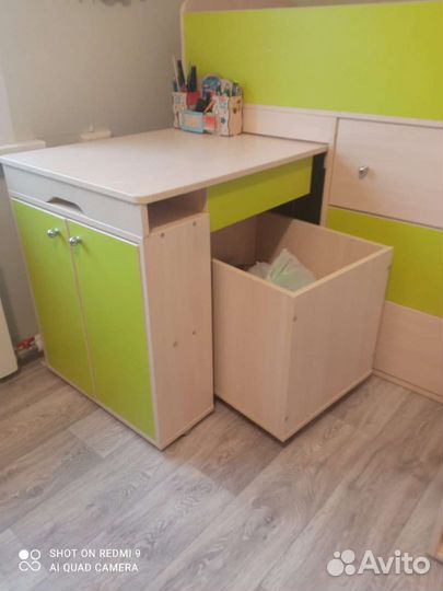 Детская кровать чердак со столом и шкафом