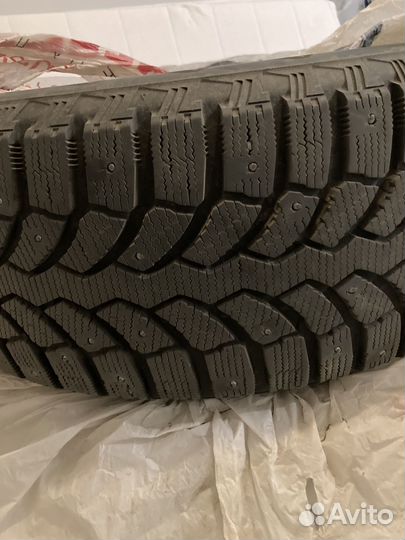 Bridgestone Blizzak Spike-01 235/60 R17 106T
