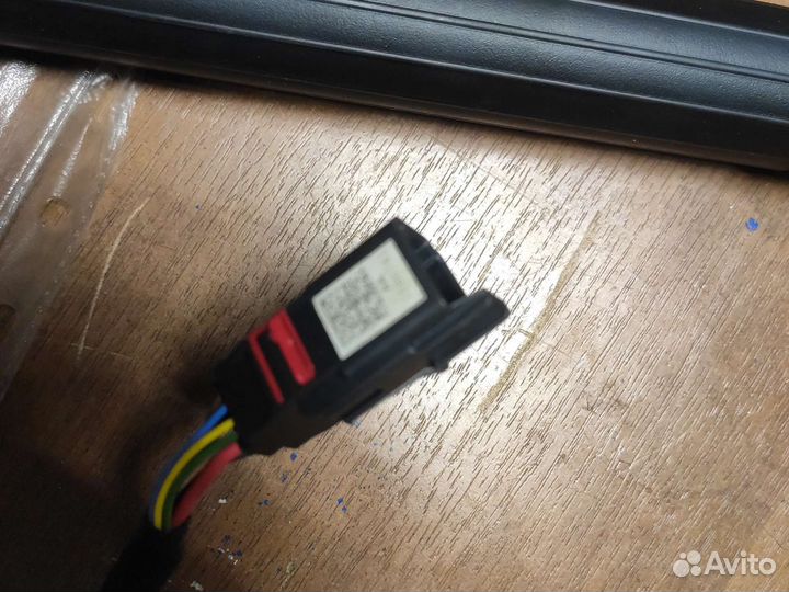 Амортизатор багажника L электро volvo XC60 рестайл