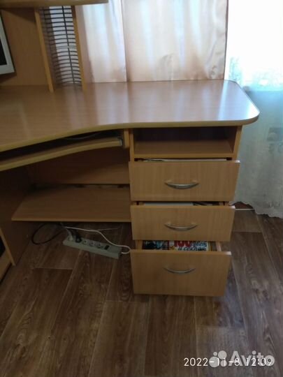 Компьютерный стол