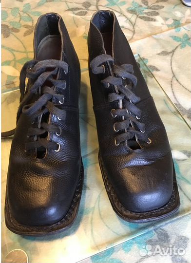 Лыжные ботинки