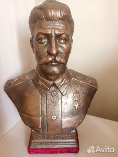 Бюст Сталина