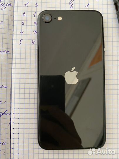 Телефон iPhone SE 2020