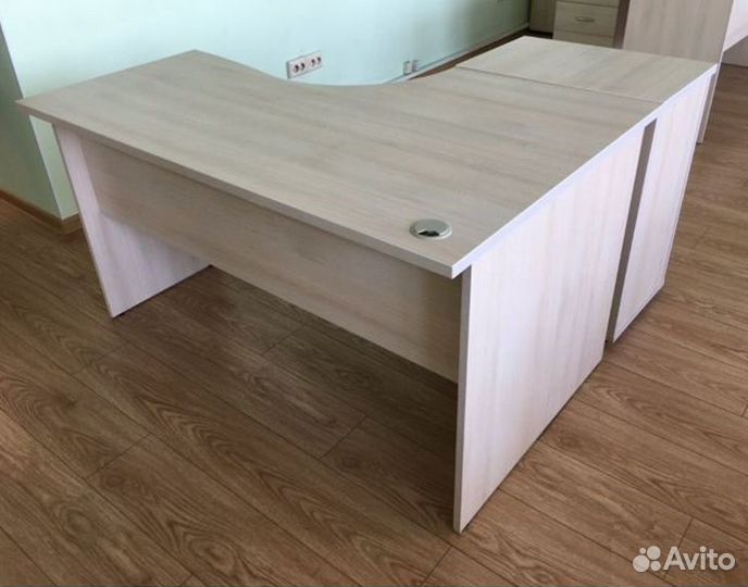 Стол офисный угловой большой эргономичный