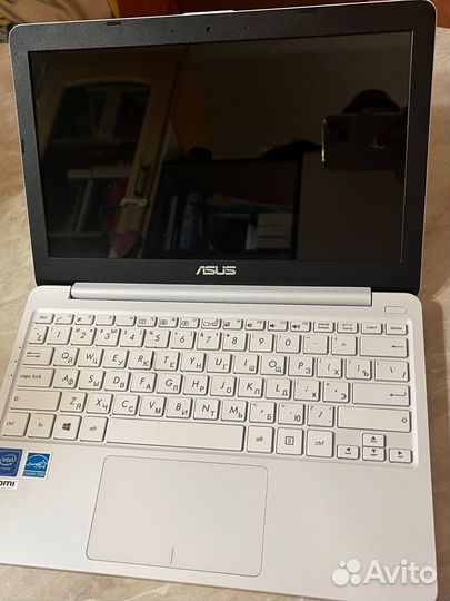 Asus e203m
