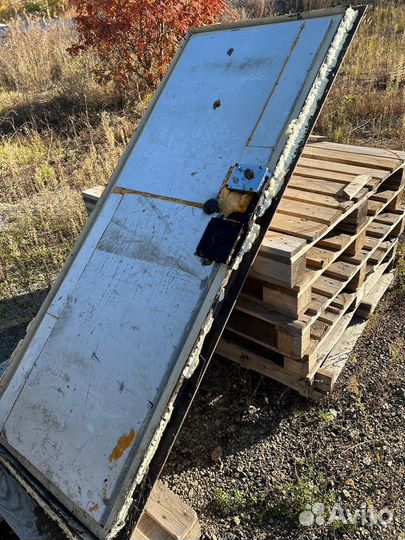 Продам железную входную дверь