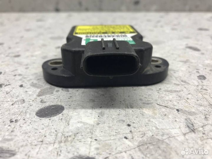 Датчик курсовой устойчивости Toyota Land Cruiser J