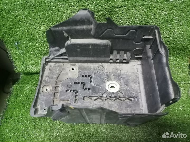 Площадка по акб 31294077 Volvo S60 FS