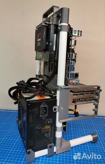 Открытый компьютерный корпус. Компьютерный стенд