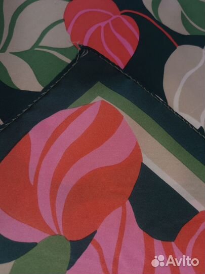 Яркий винтажный платок