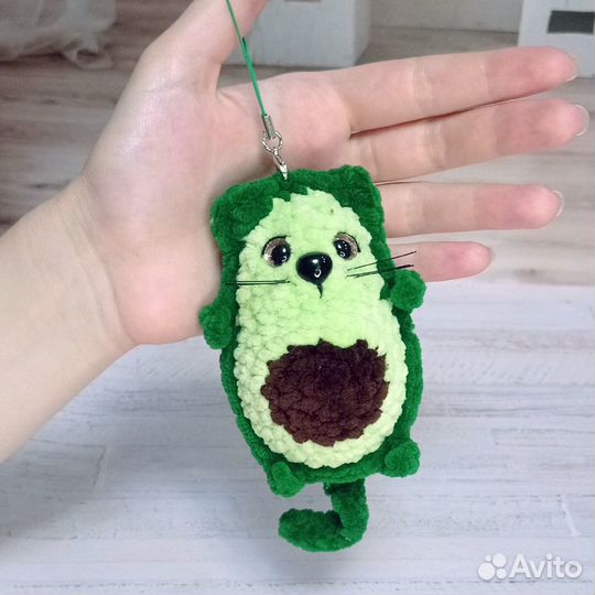 Вязаная игрушка-брелок